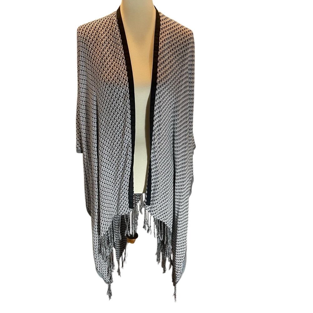 Chico's Black & White Reversible Houndstooth Knit Wrap Shawl Ruana Poncho Cape